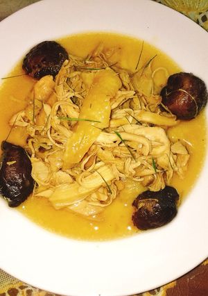 Hình của món Gà Xé Rang Nấm.
