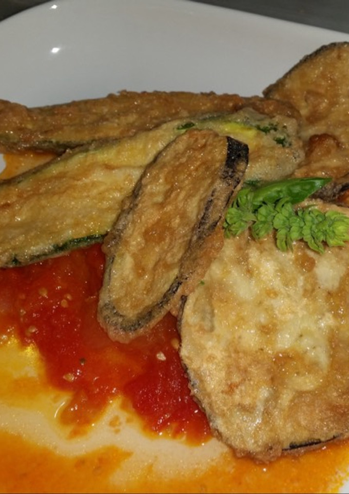 Una foto de Berenjenas Rebozadas con Tomate frito casero