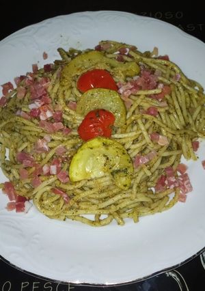 Una foto de Spaghetti con pesto de pistachos