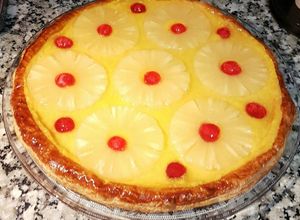 Foto principal de Tarta de hojaldre con piña🍍y crema pastelera de coco y ron