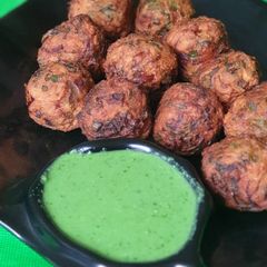 A picture of Schezwan Noodles Pakoda.