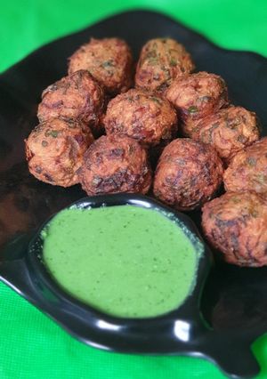 A picture of Schezwan Noodles Pakoda.