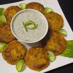 A picture of Aloo ke kabab.