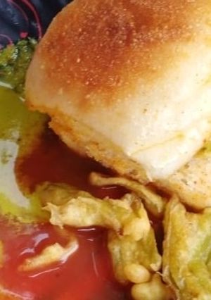 A picture of Vada pav.