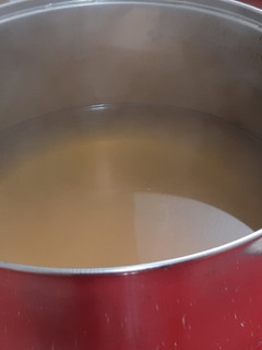 Una foto de Caldo de verduras de aprovechamiento
