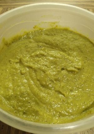Una foto de Salsa cremosa de chile poblano, jalapeño y habanero