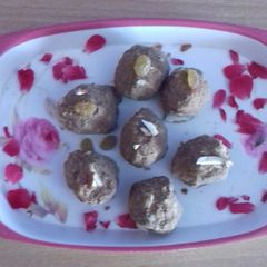 A picture of Wheat flour ladoo.