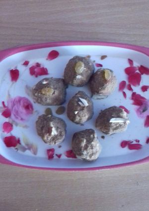 A picture of Wheat flour ladoo.