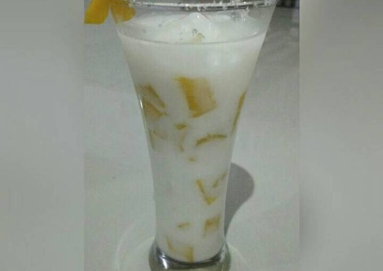 Es Laksmana Mengamuk khas Riau (Mango Milk Ice)
