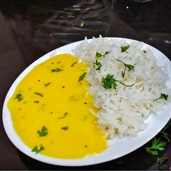 A picture of Dahi Kadhi.