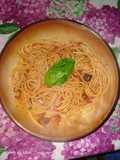 Spaghetti al pomodoro con #alici #capperi ed #olive
