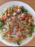 Yaki soba (mie soba goreng) mix vegetables and crab stick