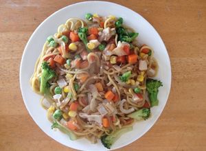 Foto resep Yaki soba (mie soba goreng) mix vegetables and crab stick