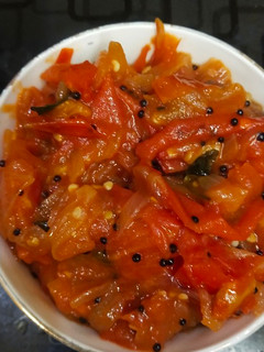 பச்சை மிளகாய் தக்காளி தொக்கு(green chilli tomato thokku recipe in tamil) செய்முறை முக்கிய புகைப்படம்