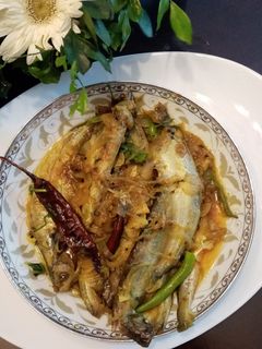 পাচঁ ফোড়ন এর মশলায় পাবদা মাছ। রেসিপির প্রধান ছবি