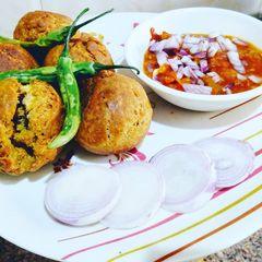 A picture of Fried Litti.