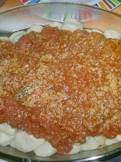 Una foto de Ñoquis malfatti con salsa bolognesa. Muy livianos. 🍅 ❤