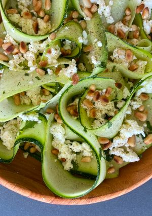 Une photo de Salade courgette feta