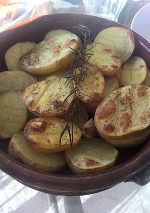 Una foto de Patatas horneadas con aroma de romero