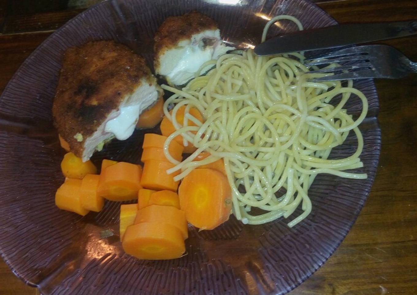 Pechuga de pollo a la mostaza rellena de queso y jamón