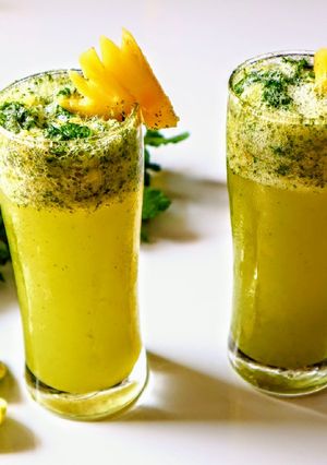A picture of Pineapple mint mojito.