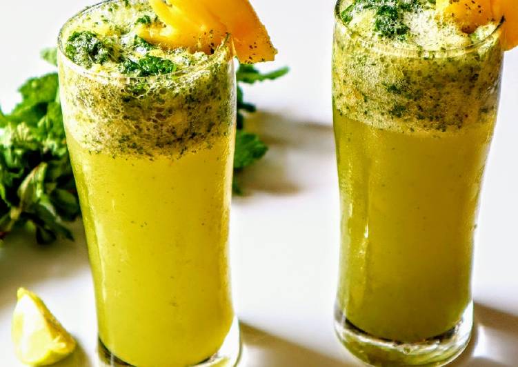 Steps to Make Super Quick Homemade Pineapple mint mojito