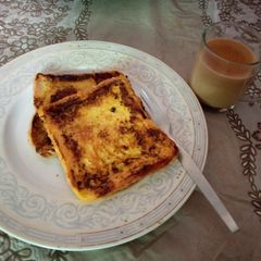 A picture of French Toast.