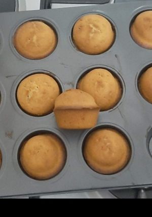 A picture of Easy vanilla cupcakes.
