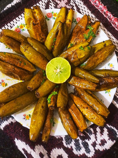 स्पाइसी मसाला भरवा आलू परवल (Spicy masala bharwan aloo parwal recipe in hindi) रेसिपी मुख्य फोटो
