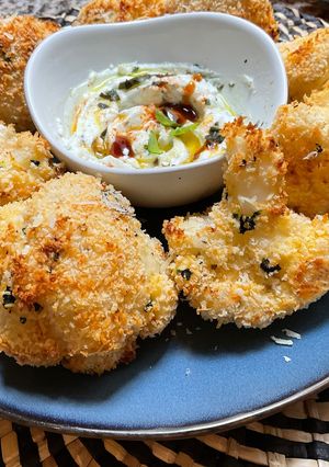 Une photo de 🧺Chou 🫜fleur crispy au four🥦🧄