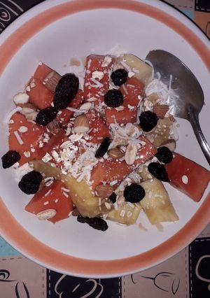 Una foto de Cena ligera, fruta con cereales