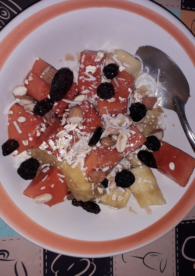 Una foto de Cena ligera, fruta con cereales
