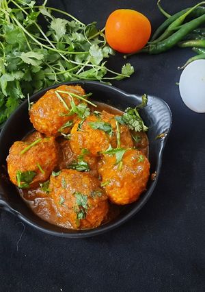 A picture of Egg curry.