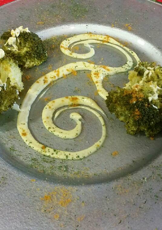 Una foto de Brócoli al vapor con alioli de curry