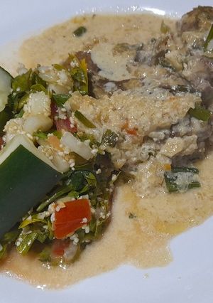 Una foto de Chuletas de cordero en procesado de verdeo y leche con tabuleh