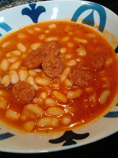 Una foto de Judías blancas con chorizo picante