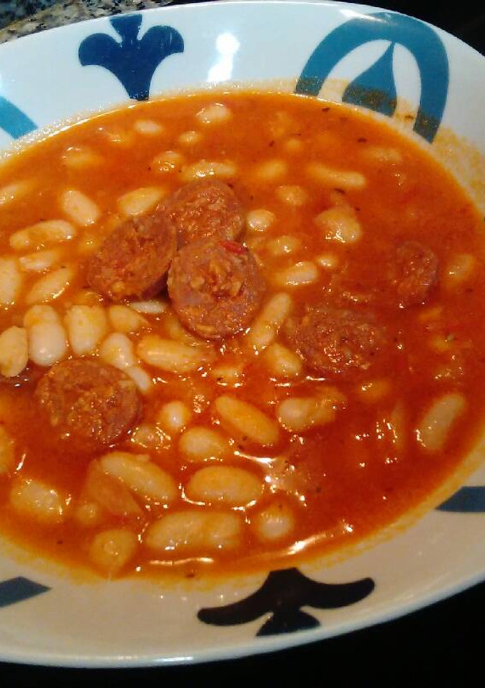 Una foto de Judías blancas con chorizo picante