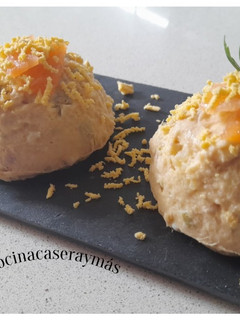Una foto de Ensaladilla rusa con aceite de gambas