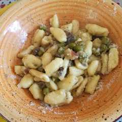 Foto di Cavatelli piselli, funghi e pancetta