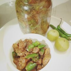 A picture of Amla mirch ka achar.
