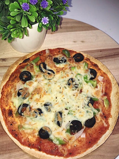 صورة لوصفة بيتزا بالتورتيلا 🍕💛
