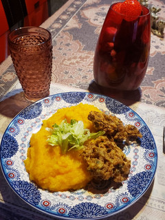 Una foto de Puré de zapallo con fritos de lechuga
