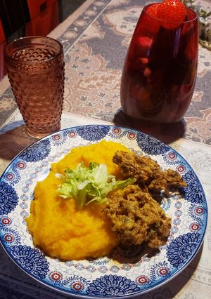 Una foto de Puré de zapallo con fritos de lechuga