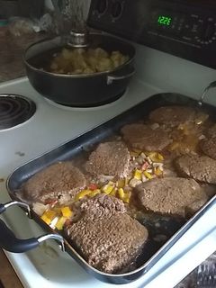 A picture of Cube steak en salsa negra.