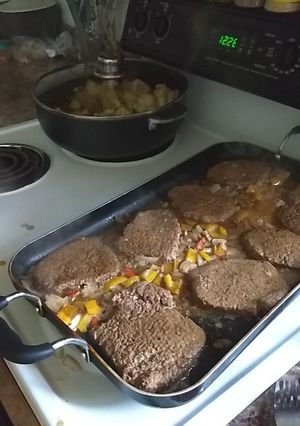 A picture of Cube steak en salsa negra.