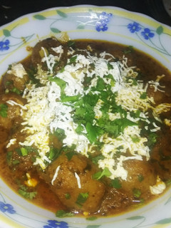 कश्मीरी दम आलू (kashmiri dum aloo recipe in Hindi) रेसिपी मुख्य फोटो