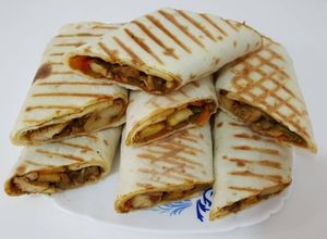 صورة لوصفة فاهيتا الدجاج والفطر والجزر بخبز التورتيلا المنزلي الرائع 🌯🌯🌯