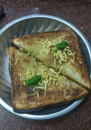 A picture of Masala sandwich.