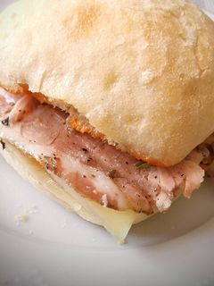 Una foto de Montadito de Carne mechada