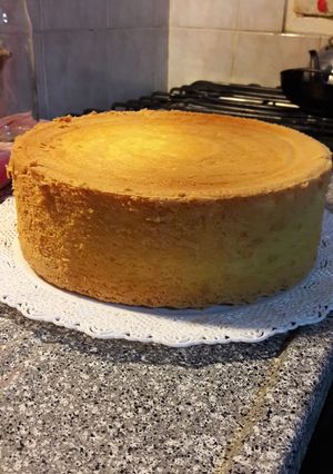 Una foto de Bizcochuelo básico de vainilla (en lata de dulce)